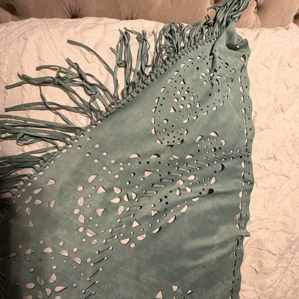 🌿 Boho Luxe Sage Green Suede-Feel Fringe Shawl 🌿 - Picture 2 of 3